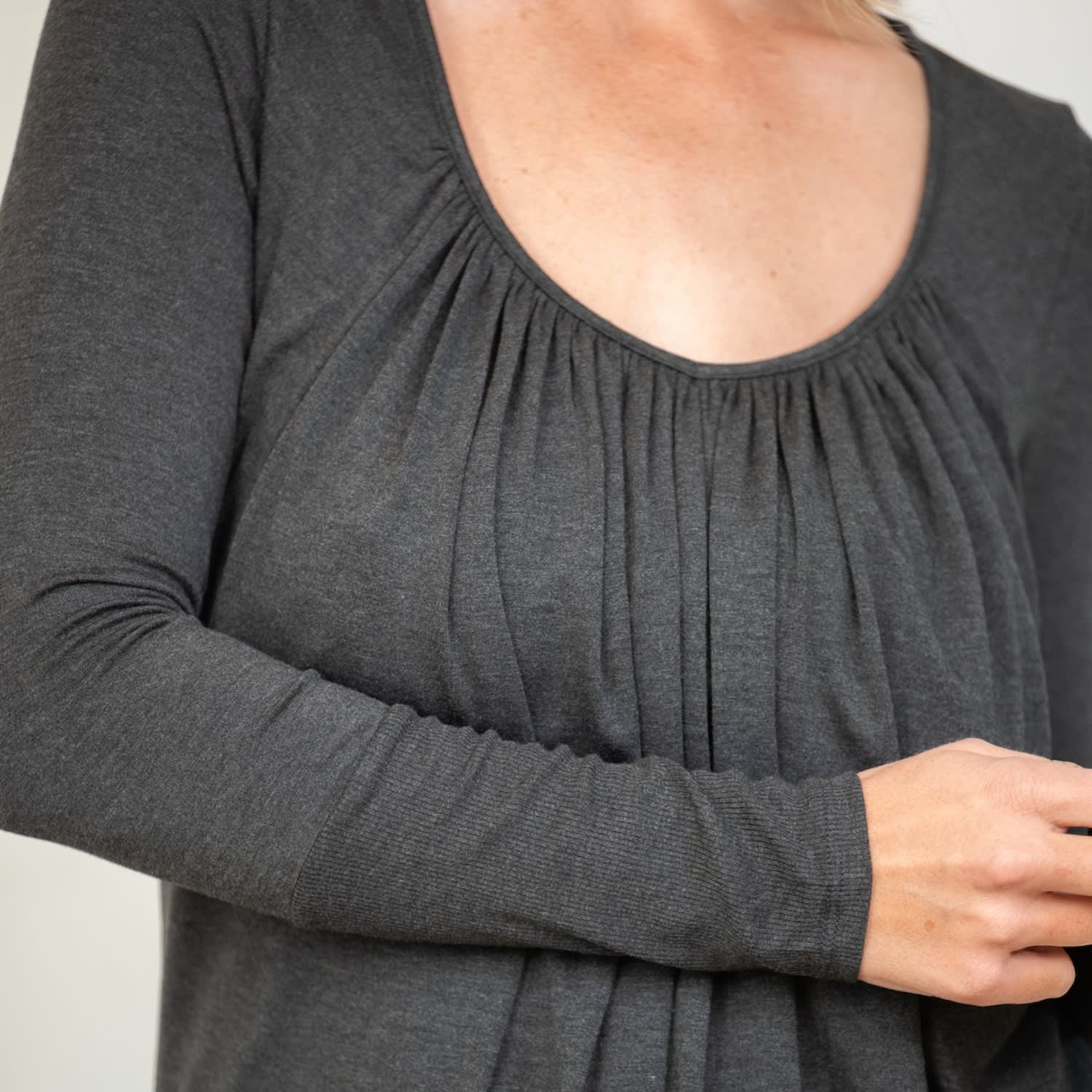 Jjwinks Women's Grey Full Moon Top, Charcoal In Gray