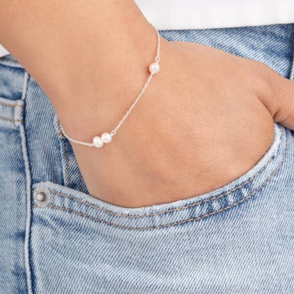 Lily & Roo Sterling Silver Six Pearl Bracelet In Pearl