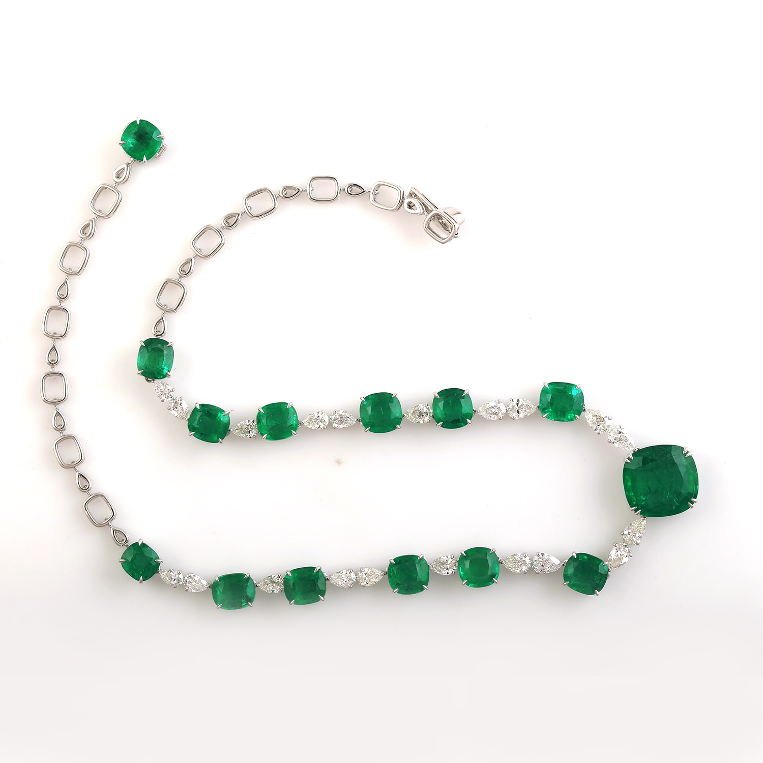 Women’s White / Green 18K White Gold In Cushion Cut Emerald & Rose Cut Diamond Choker Beautiful Necklace Artisan