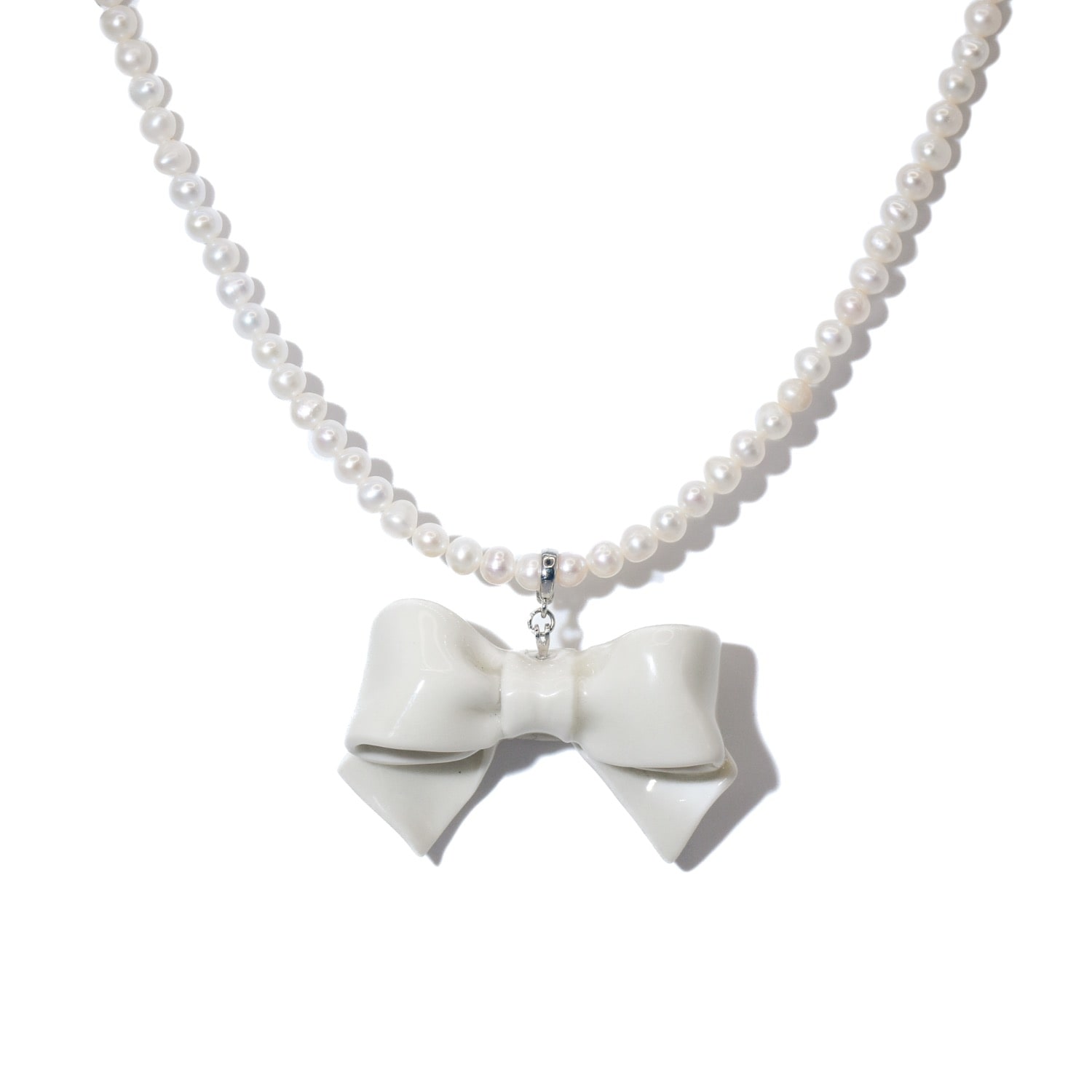H2 Studio Women's White / Silver Bowtie Maniac Large Ceramic Bowtie Round Freshwater Pearl Necklace White Silv
