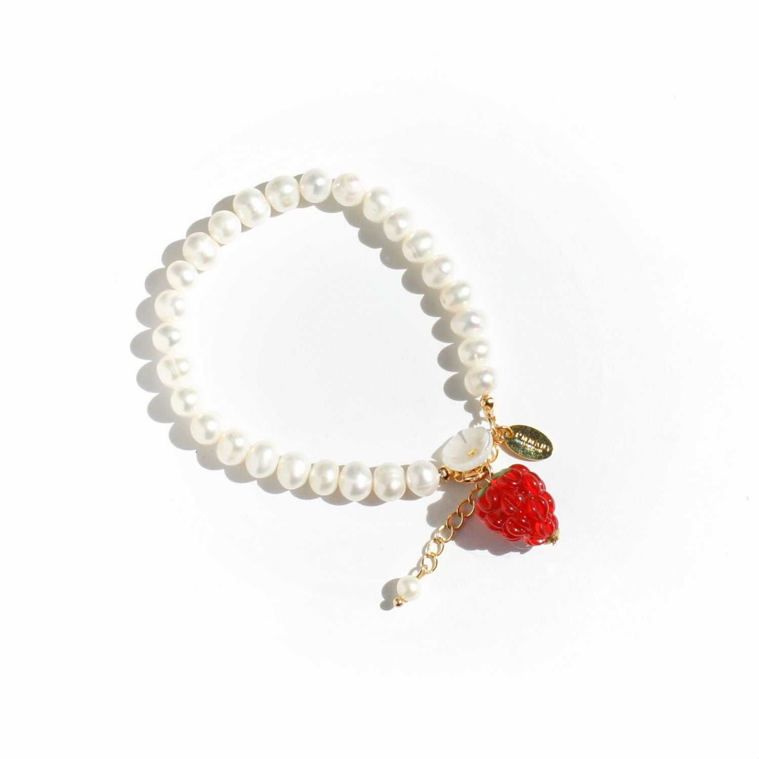 I'mmany London Women's Red Very Berry Pearl Bracelet With Lampwork Glass Raspberry And Mother Of Pearl Flower Charm