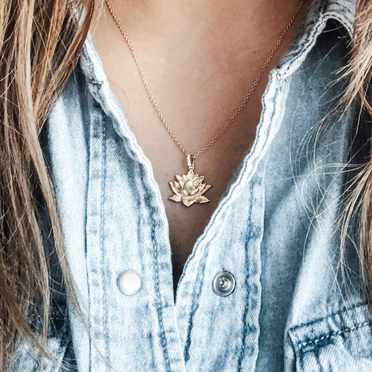 awakened-lotus-necklace-gold-