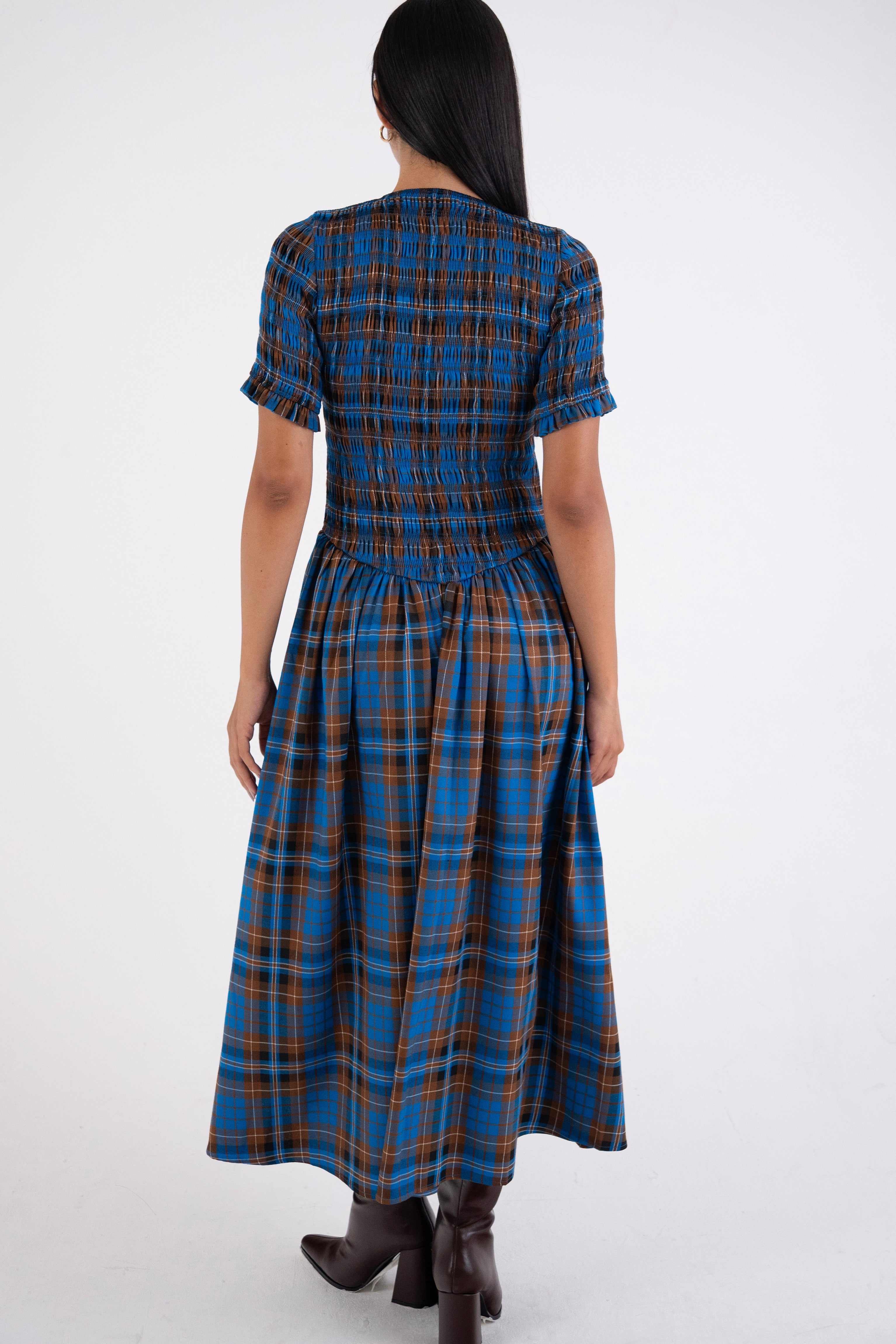 blue plaid dress Herbene Light Straps Complete the look by pairing it with boots and simple accessories Blue Checkered Dresses