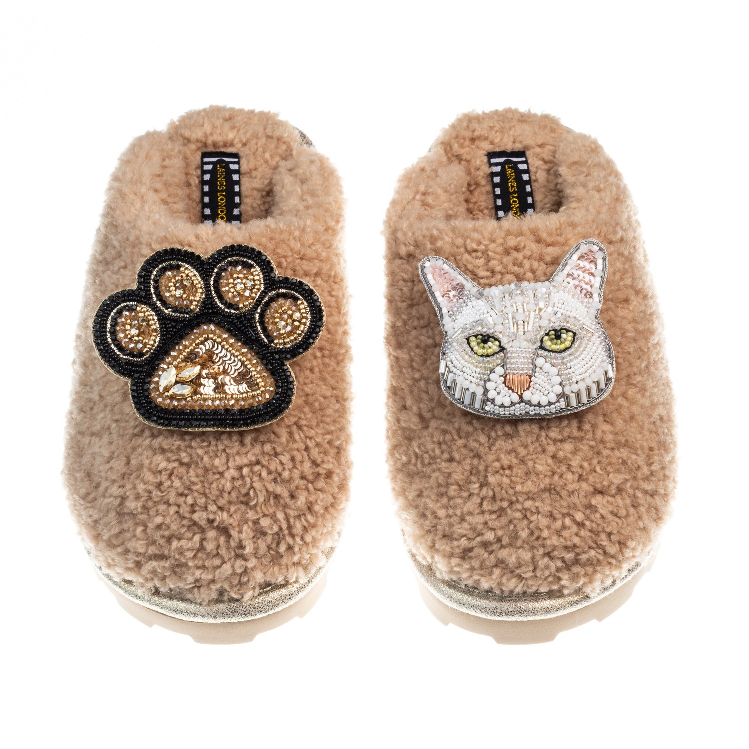 Laines London Women's Brown Teddy Closed Toe Slippers With Lily The White Cat & Paw Brooches - Toffee In Brown
