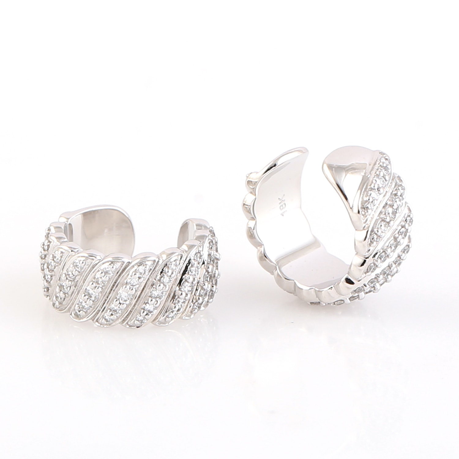 Artisan Women's Natural Diamond Statement Ear Cuff Earrings In White Gold In Metallic