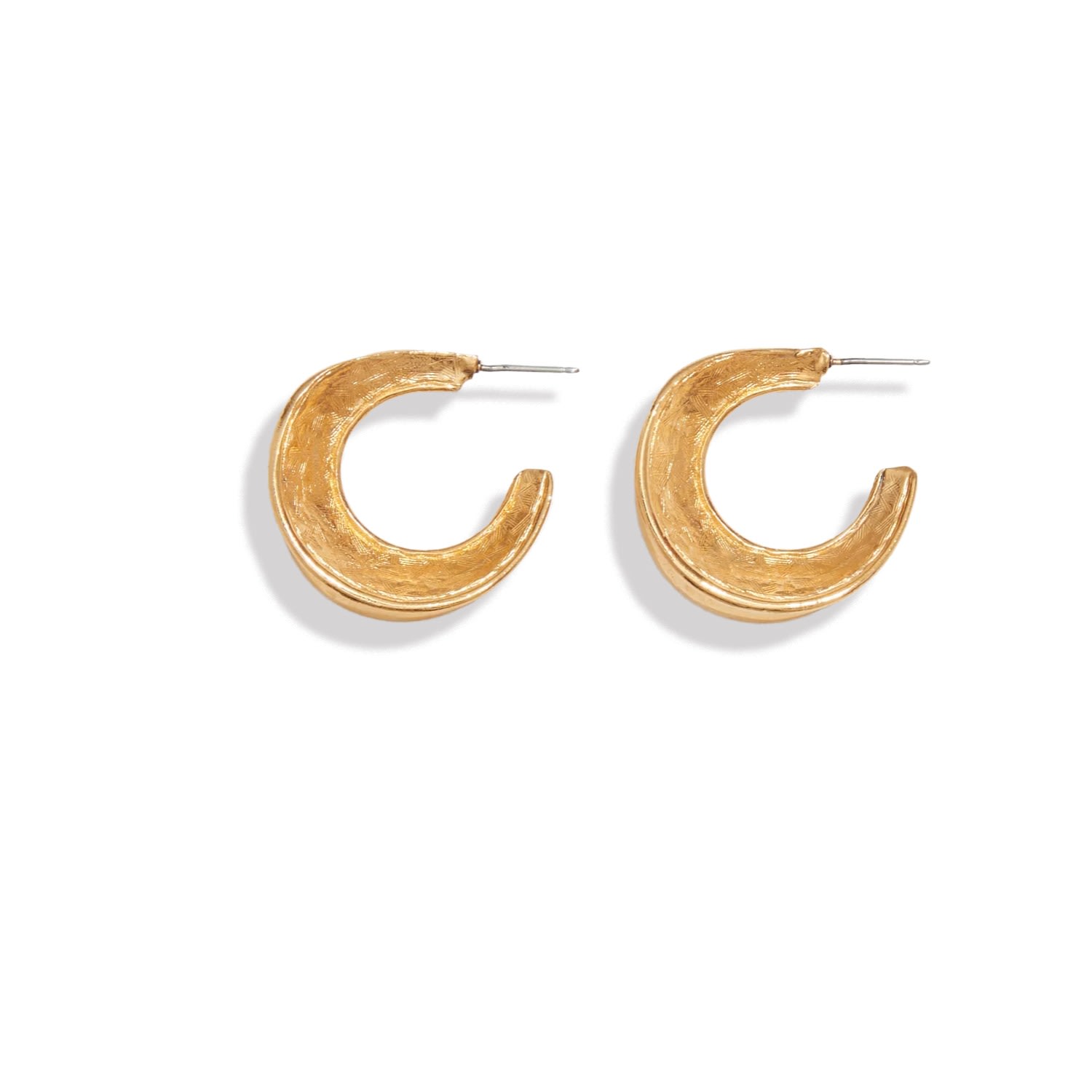 Women’s Gold Carved Hoops Lovard