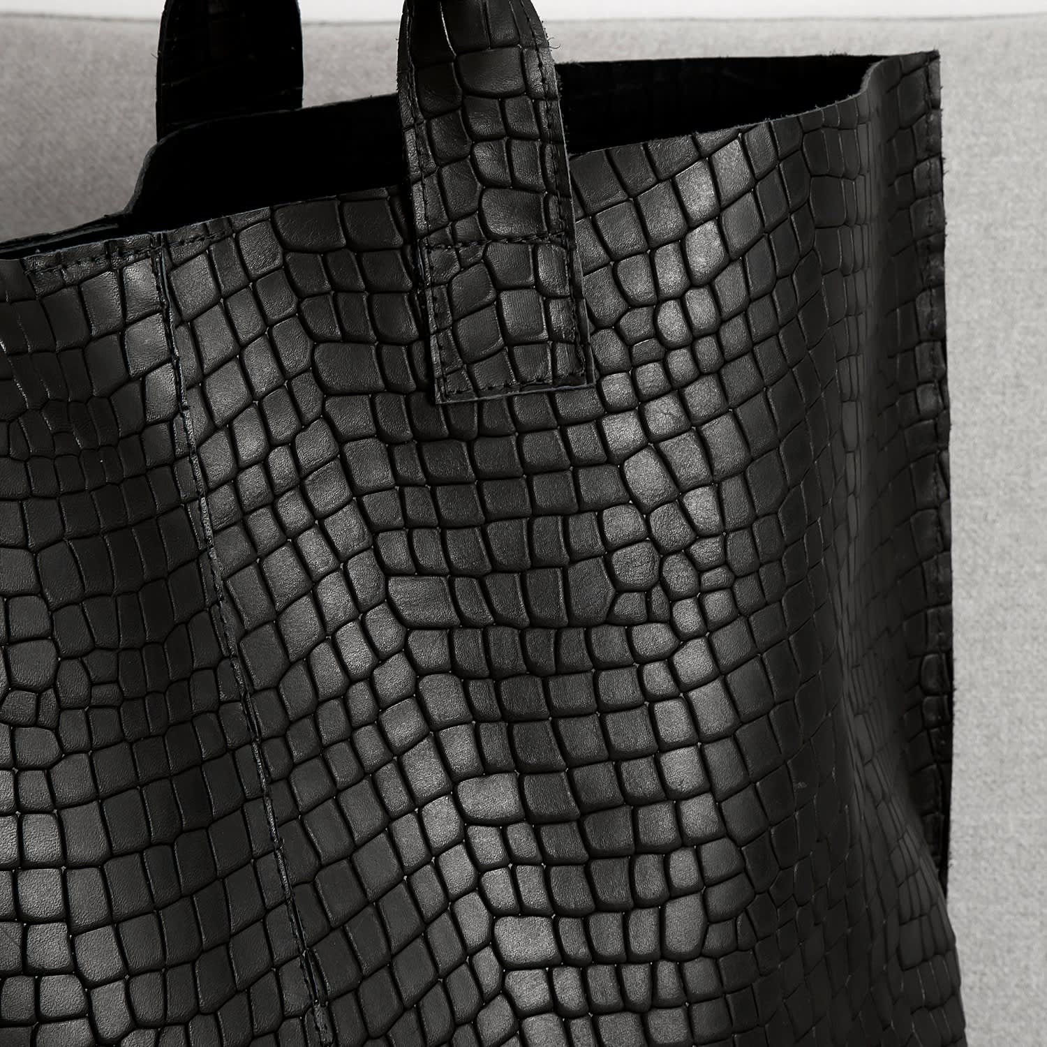Black Croc Embossed Extra Large Tote Bag - Maxi | JUAN-JO 