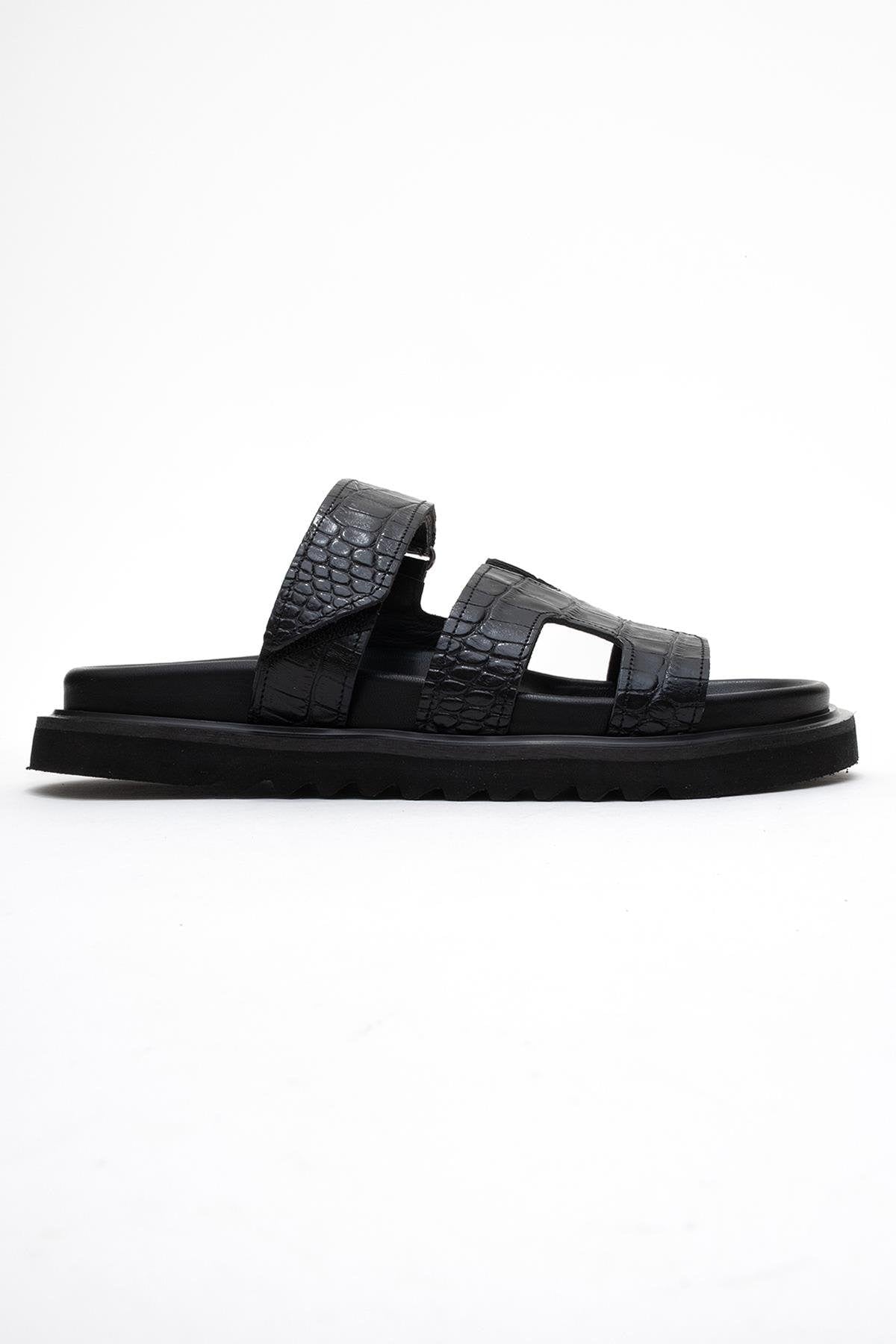 Forever & Always Shoes Loana Leather Slide Sandal In Black