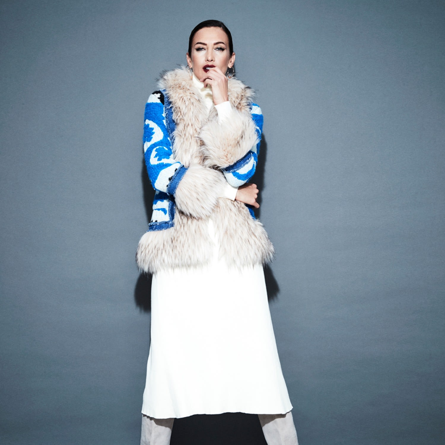 The Extreme Collection Women's Vibrant Blue And White Patterned Coat With Fur Trim Bernardette In White
