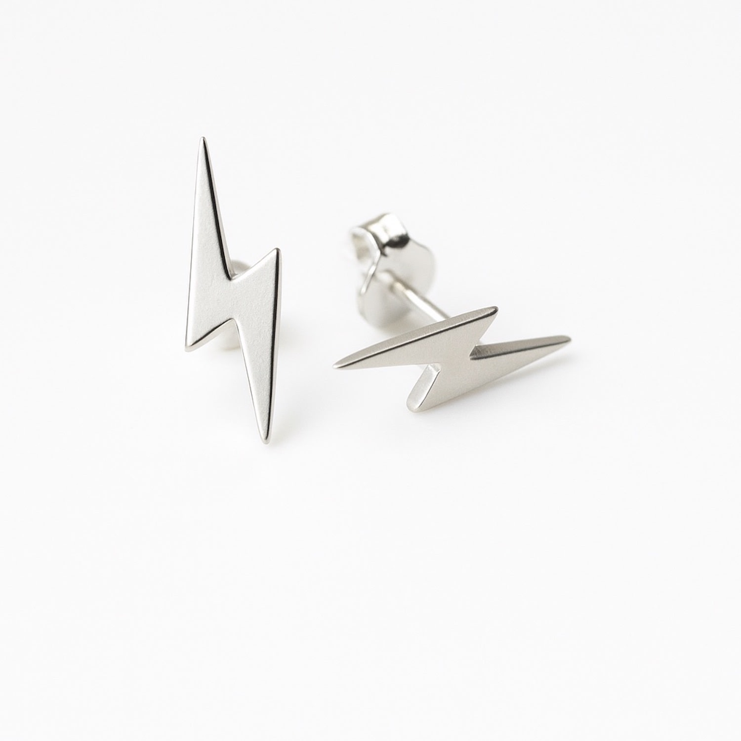 Kaizarin Men's Silver Lightning Bolt Earrings In Silver