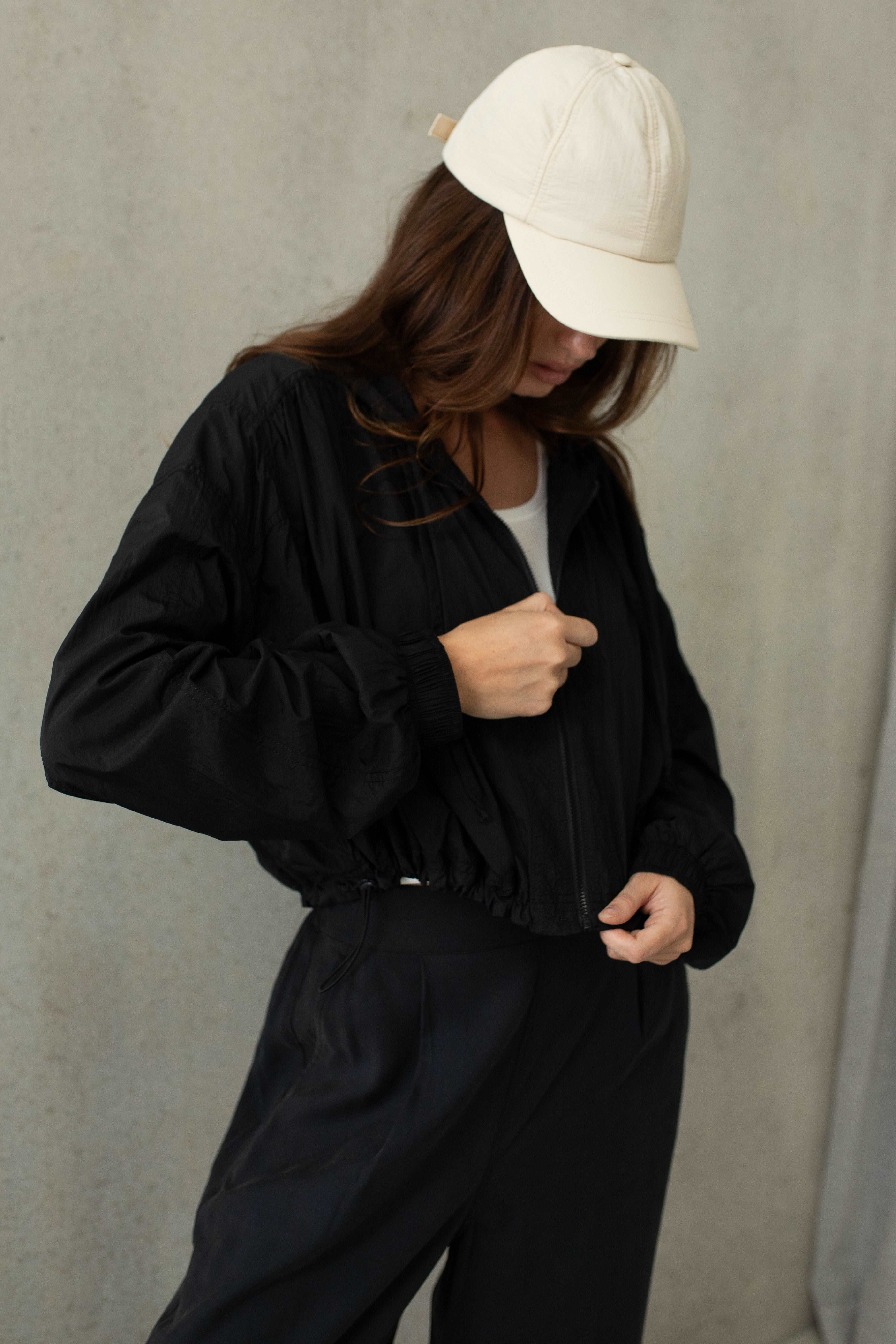 Ryder Crop Hooded Spray Jacket Carbon Black | VÆNN | Wolf & Badger