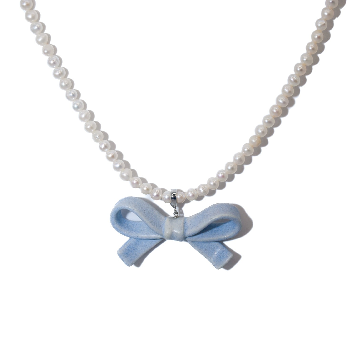 H2 Studio Women's White / Blue / Silver Bowtie Maniac Medium Ribbon Bowtie Round Freshwater Pearl Necklaces Ro