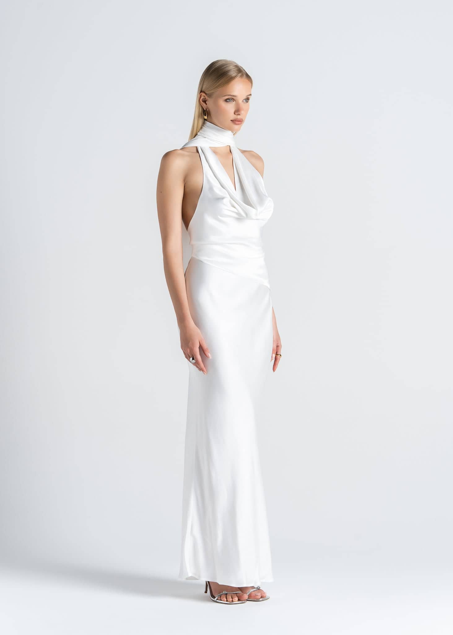 ★SCULPTOR★ Drape Backless Halter Top Coquette White SC24S2 現貨】SCULPTOR Drape Backless Halter Top Coquette – Dot