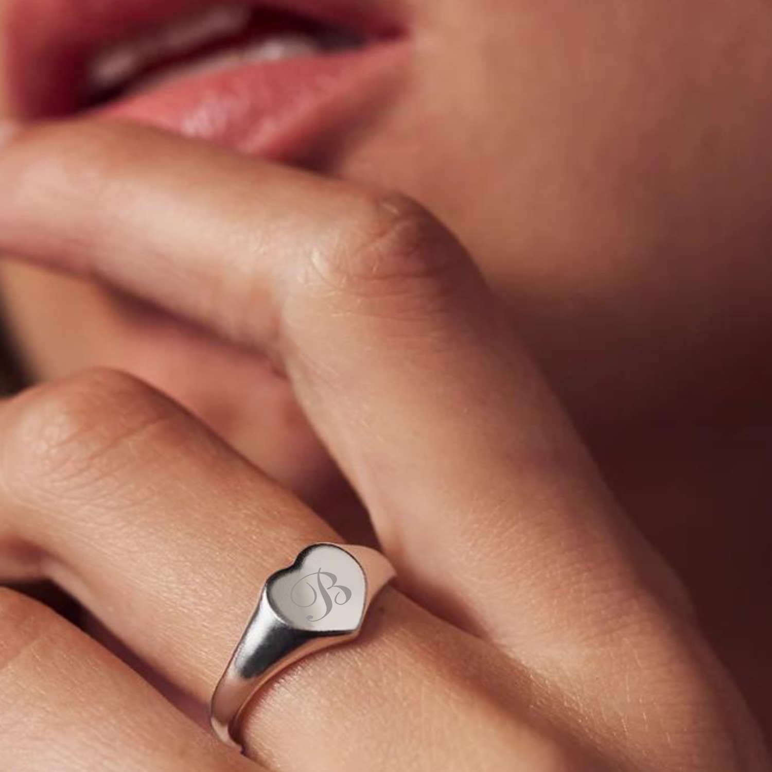 Unaloe Women's Custom Heart Shaped Chevalier Ring In Sterling Silver With -b- Initial