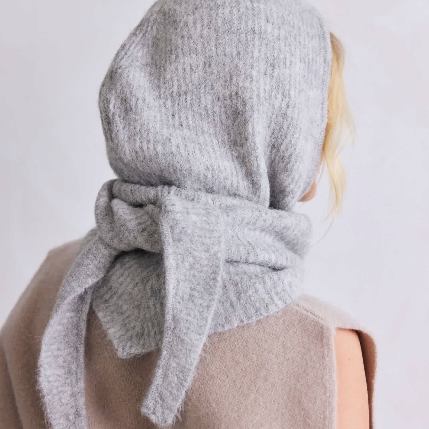新品未使用！bbblllaaahhh SCARF FOR A COLD DAY The Alpaca Hooded Scarf - Blizzard Grey | Arctic Fox & Co. | Wolf