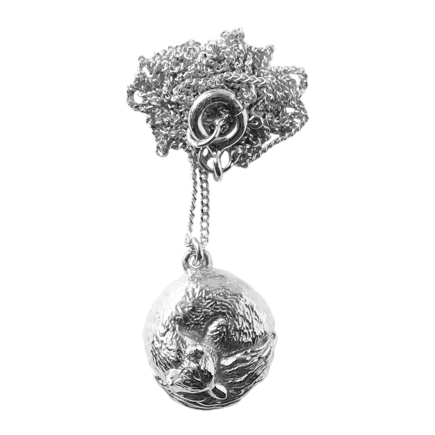 Lee Renee Women's Fox Necklace – Small, Sleeping - Silver