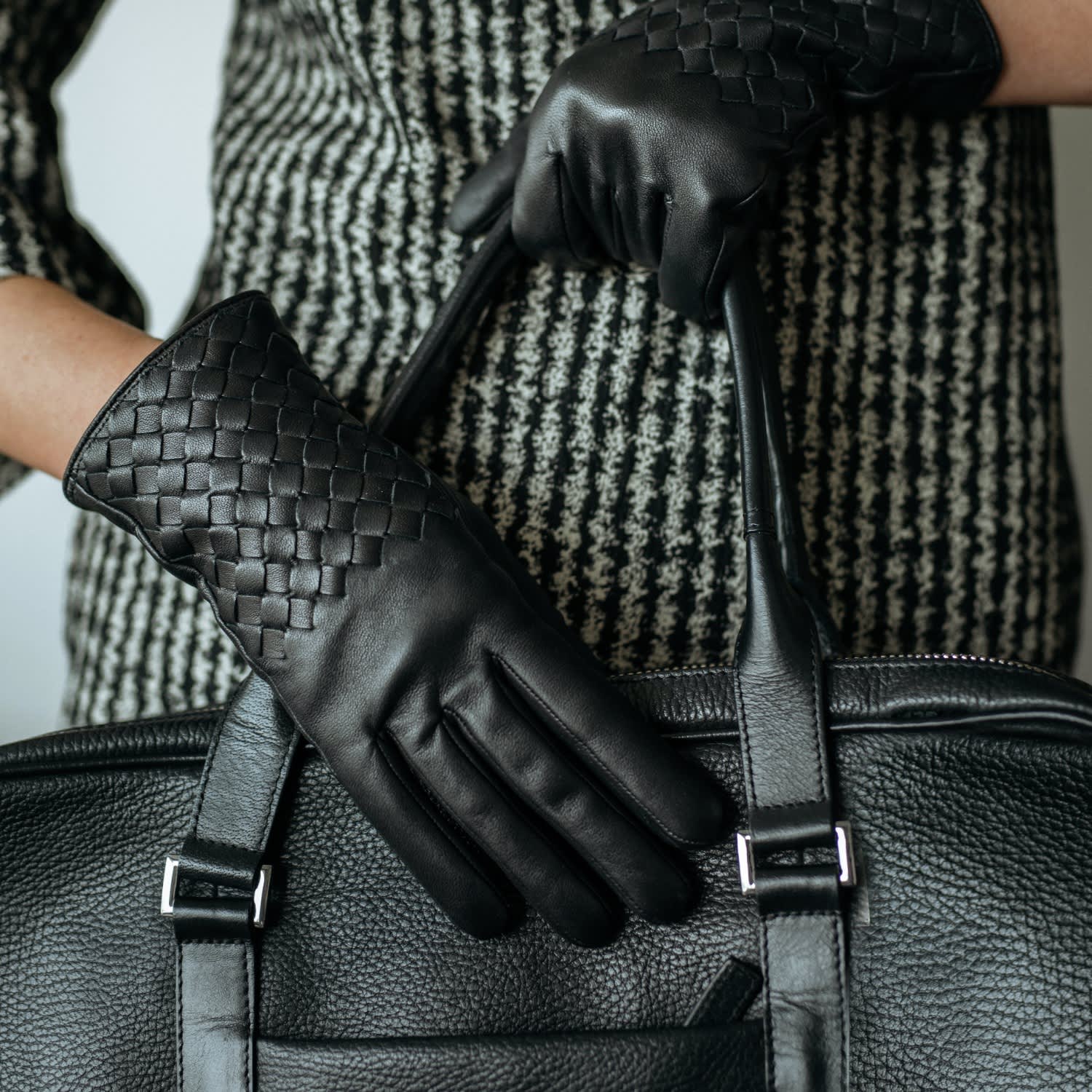 Trani - Women's Woven Leather Gloves In Black | 1861 Glove