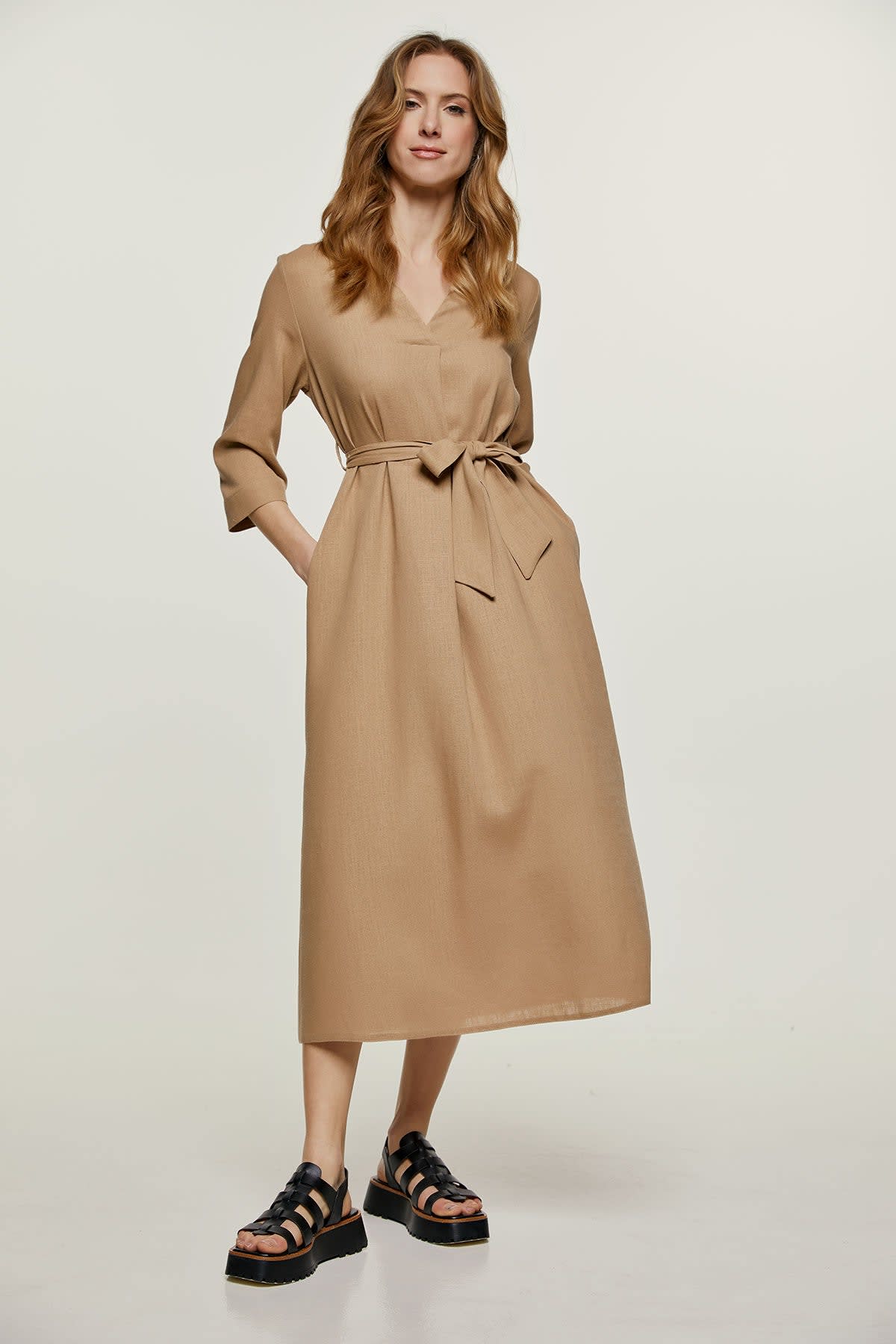 brown off the shoulder knit dress Fold Over Medium WK30Boost-AU Color:Pomegranate Embrace seasonal trends with JILL JILL STUART One
