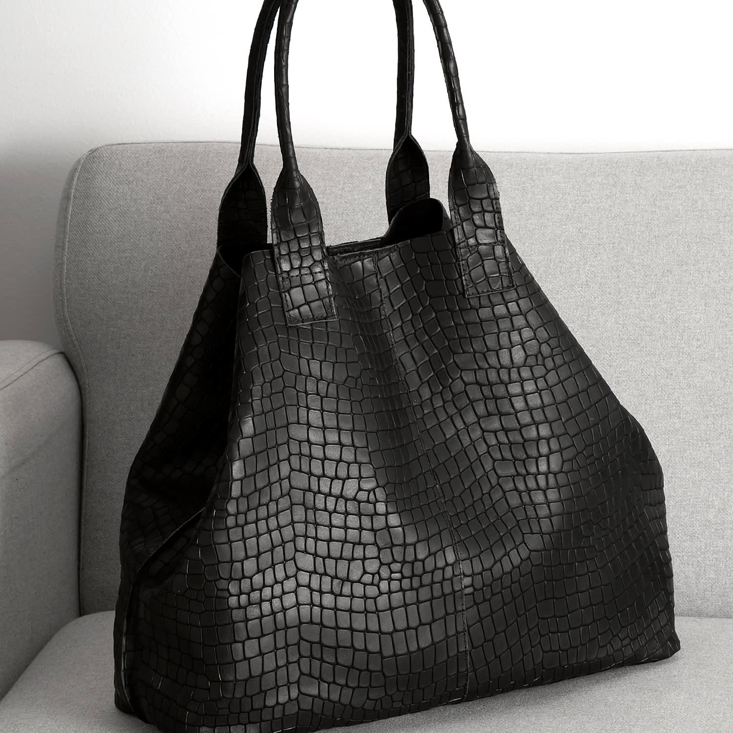 Black croc tote 2025