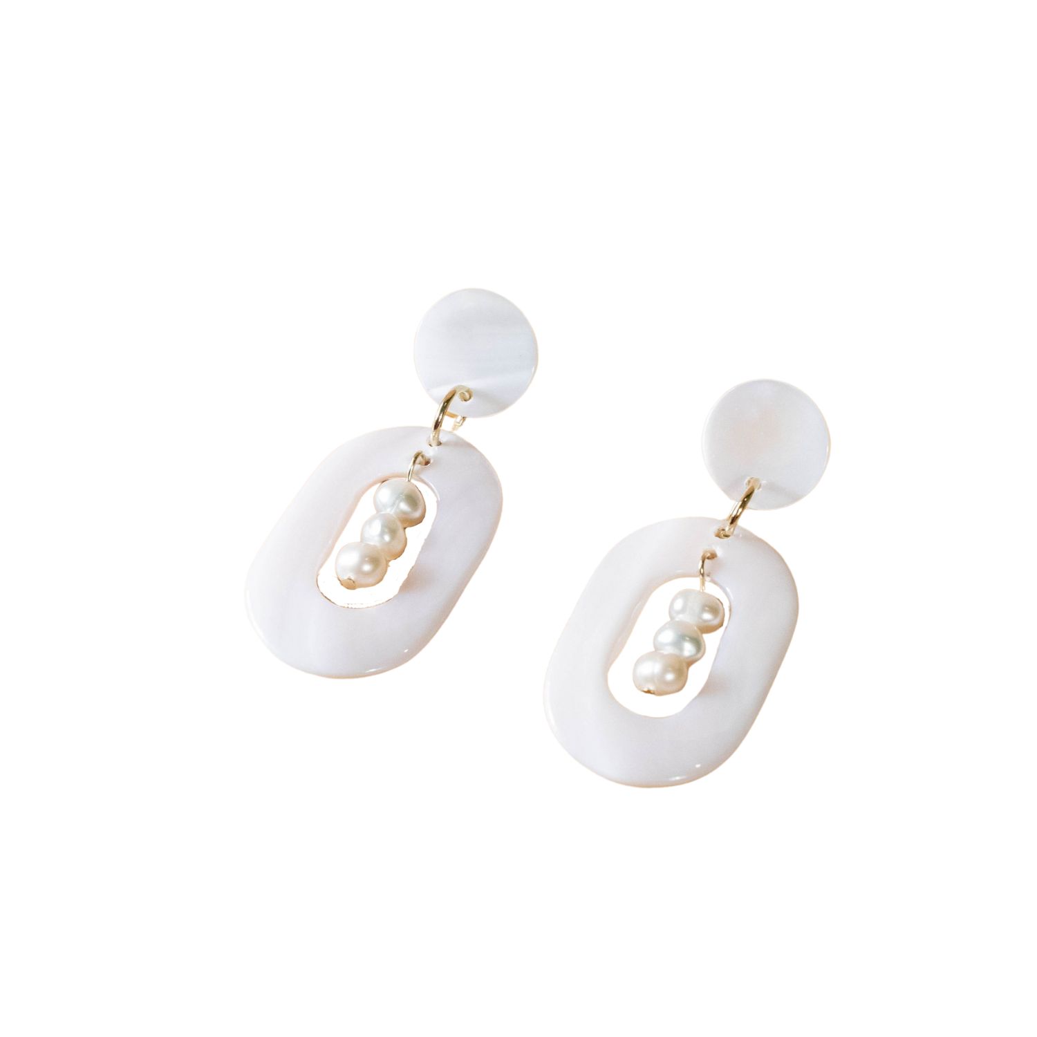 Likha Women's White Oval Earrings With Inner Pearls