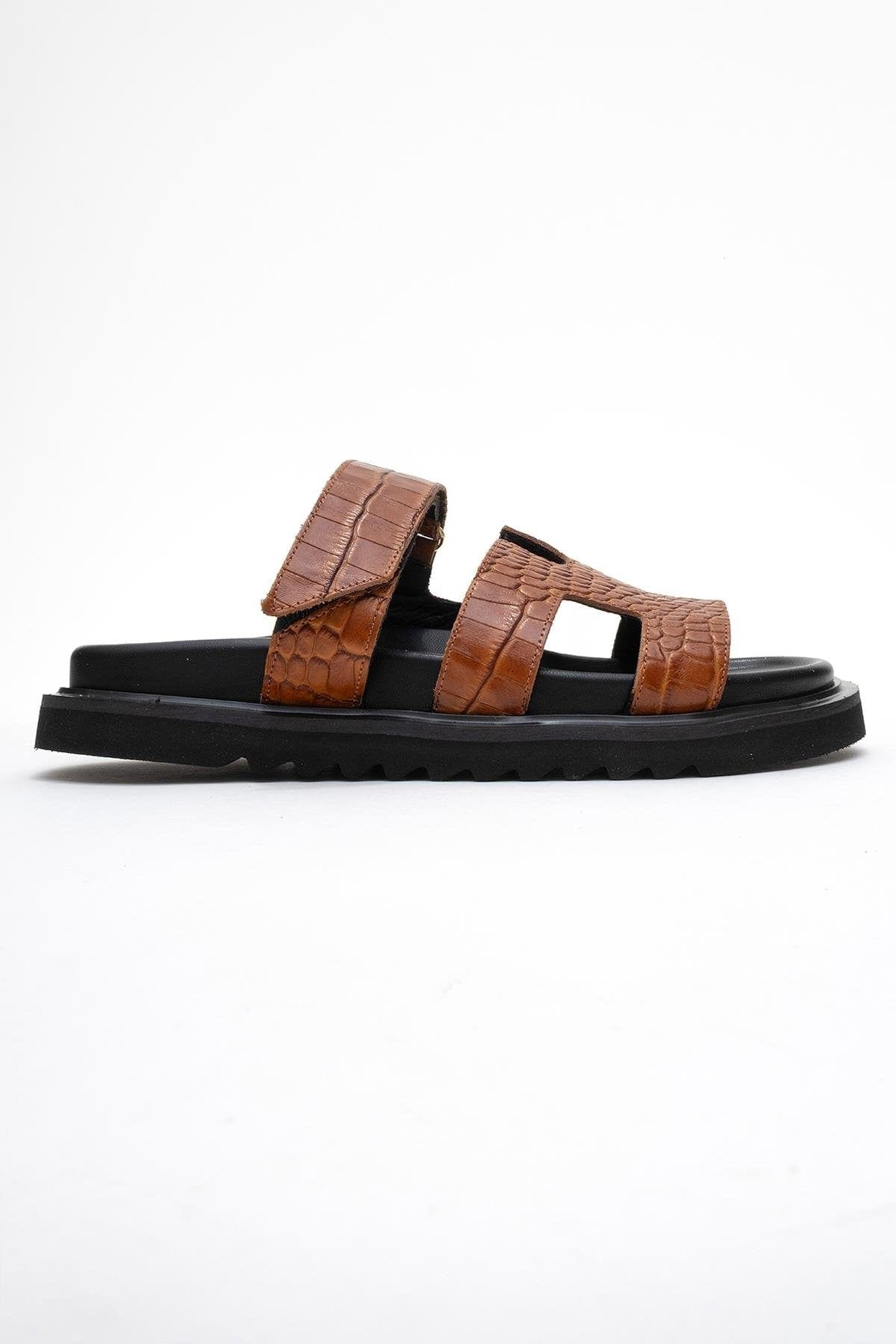 Forever & Always Shoes Loana Leather Slide Sandal In Brown