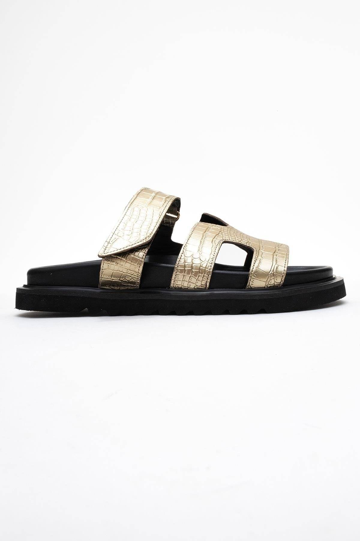 Forever & Always Shoes Loana Leather Slide Sandal In Gold