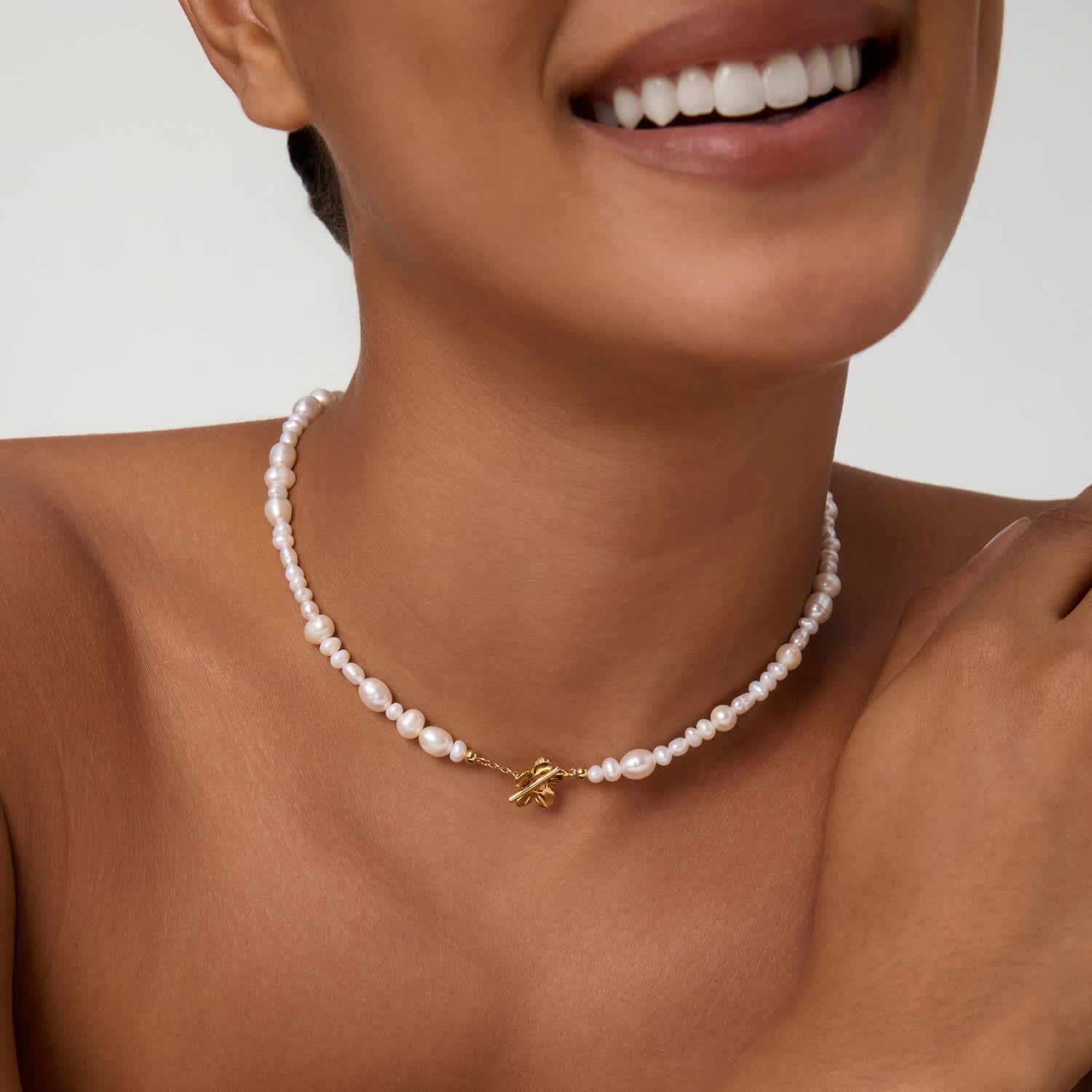 Flora Multi Pearl Toggle Choker In Silver | Vanchi | Wolf & Badger