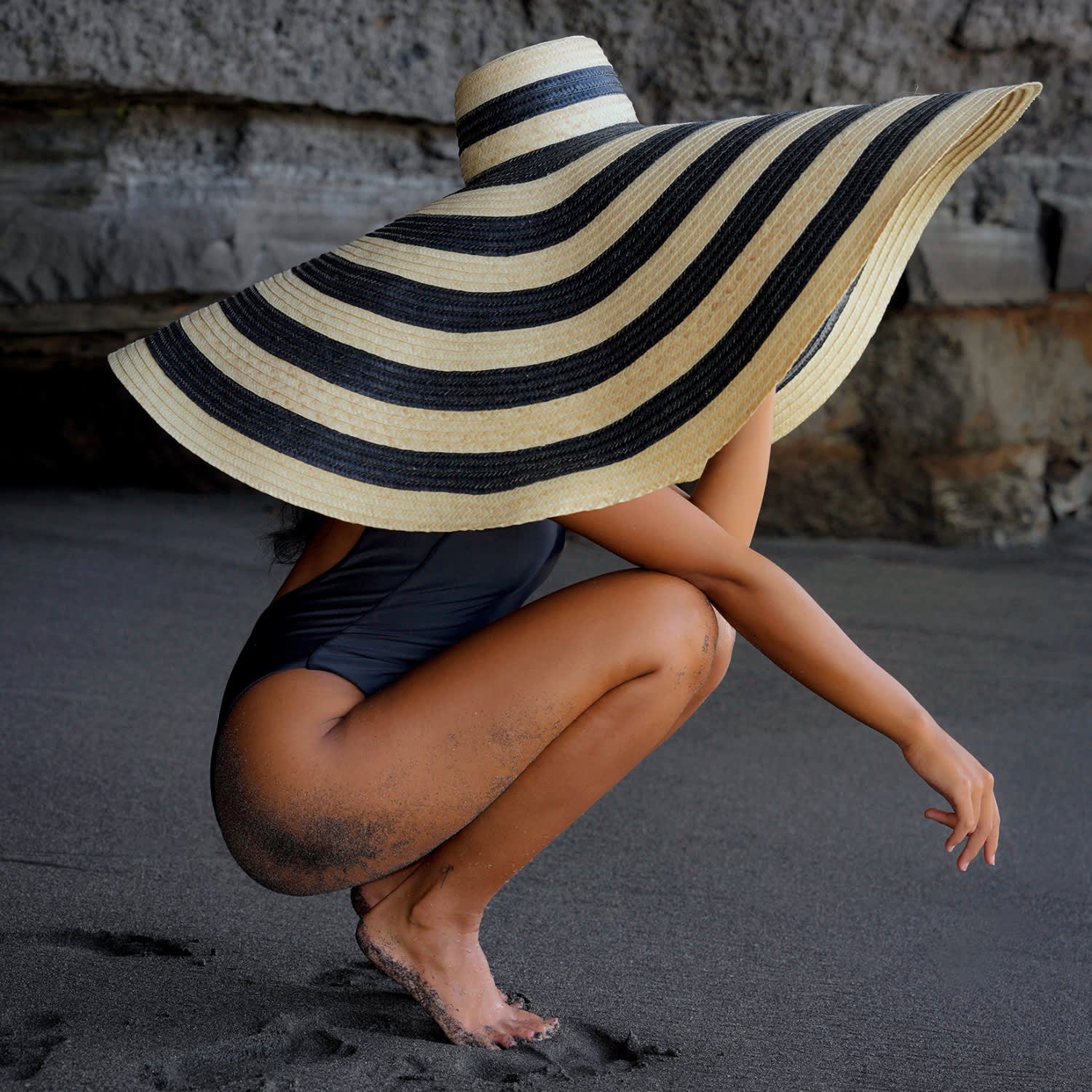 Solana Oversized Straw Hat In Black X Natural by Brunna.Co