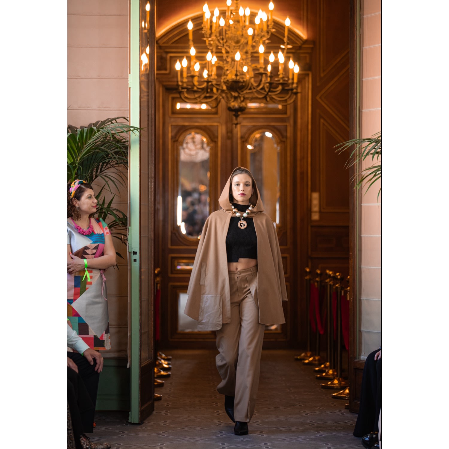 Margot Vii Women's Brown Linda Cape In Brown