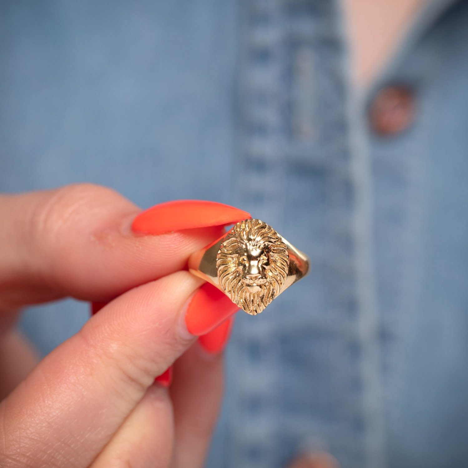 Gold lion signet ring best sale