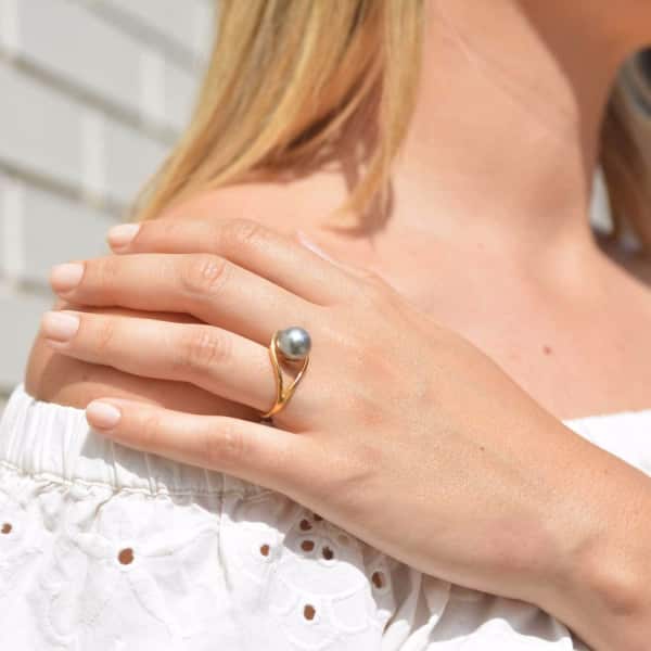 Neola Aurea Gold Ring With Freshwater Pearl In Gold