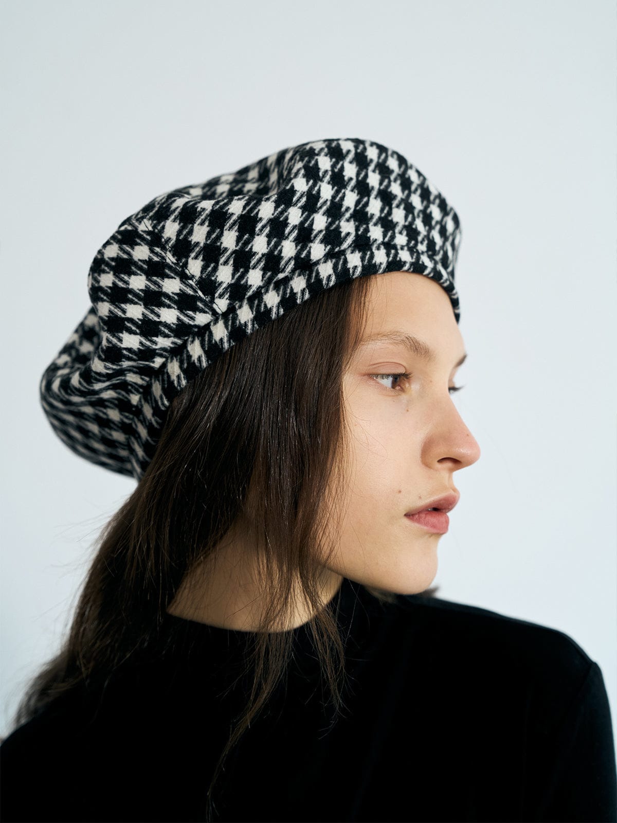Stylish Black and White Houndstooth Beret Houndstooth Beret main image 3