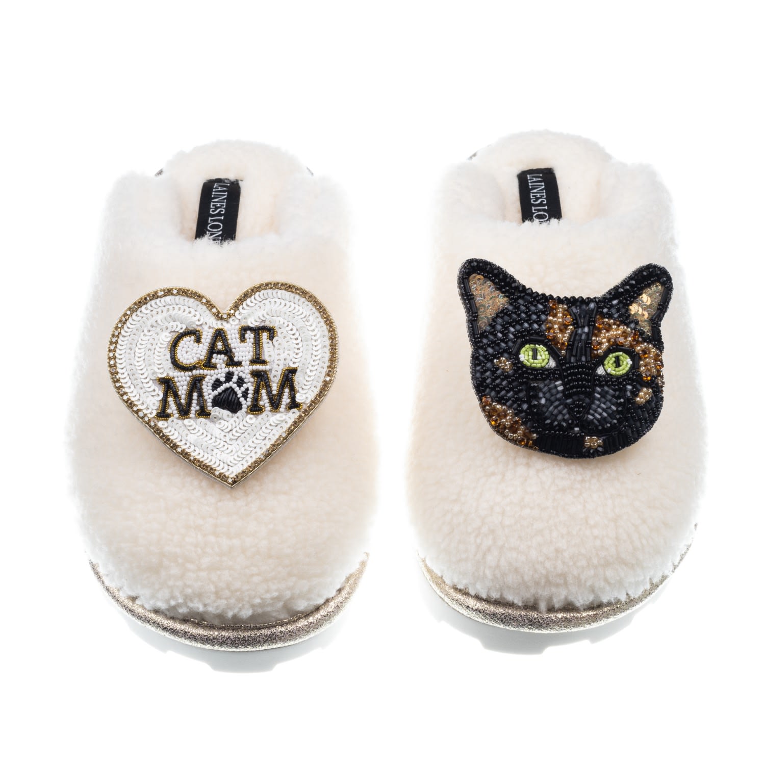Laines London Women's White Teddy Closed Toe Slippers With Misty Cat & Cat Mum / Mom Brooches - Cream