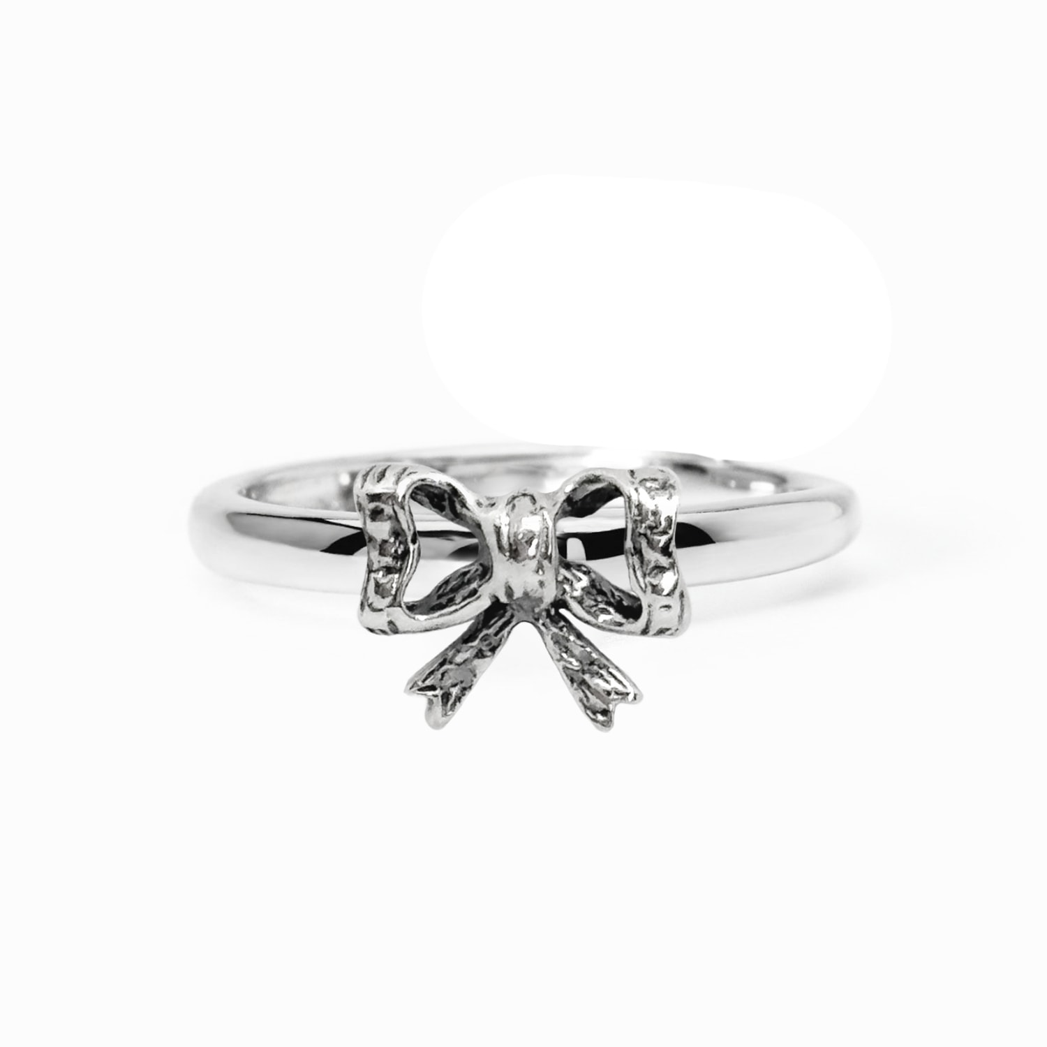 Unaloe Women's Silver Bow Ring With Segmented Details