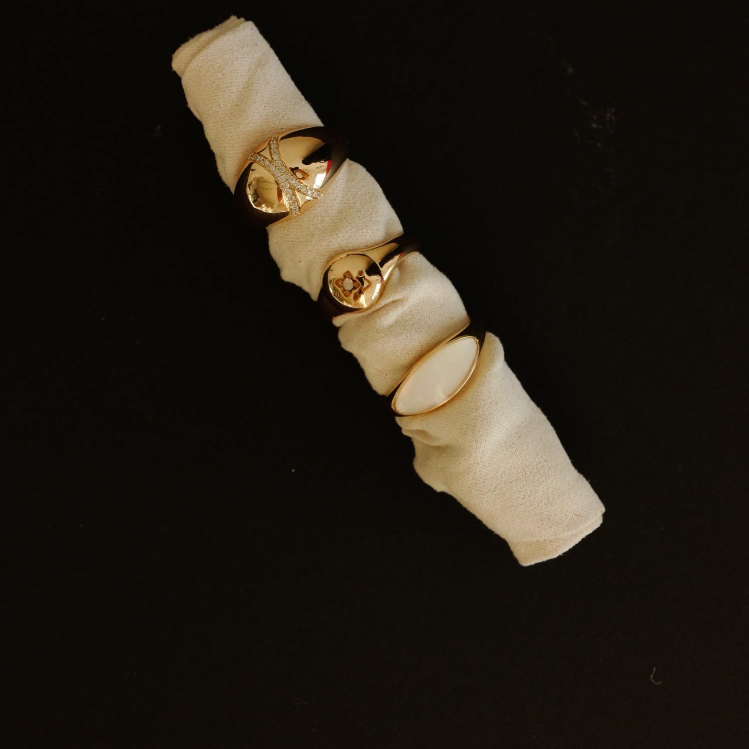 Leeada Jewelry Women's White / Gold Etienne Dome Ring - Mother Of Pearl