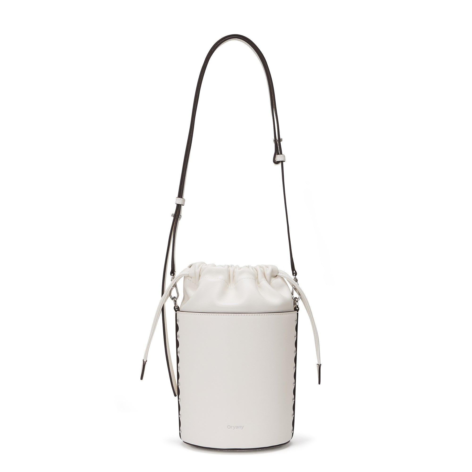 Madeleine Black Bucket, Oryany