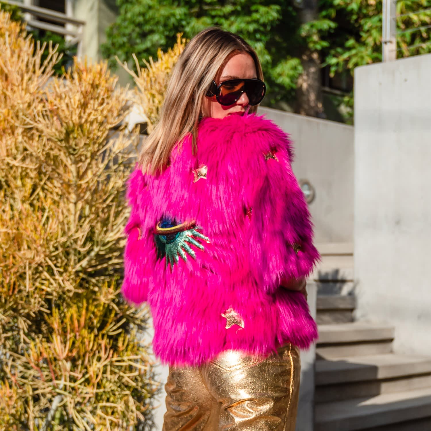 THEREDTHREAD Sファージャケット　ピンク planet-queen-pink-faux-fur-