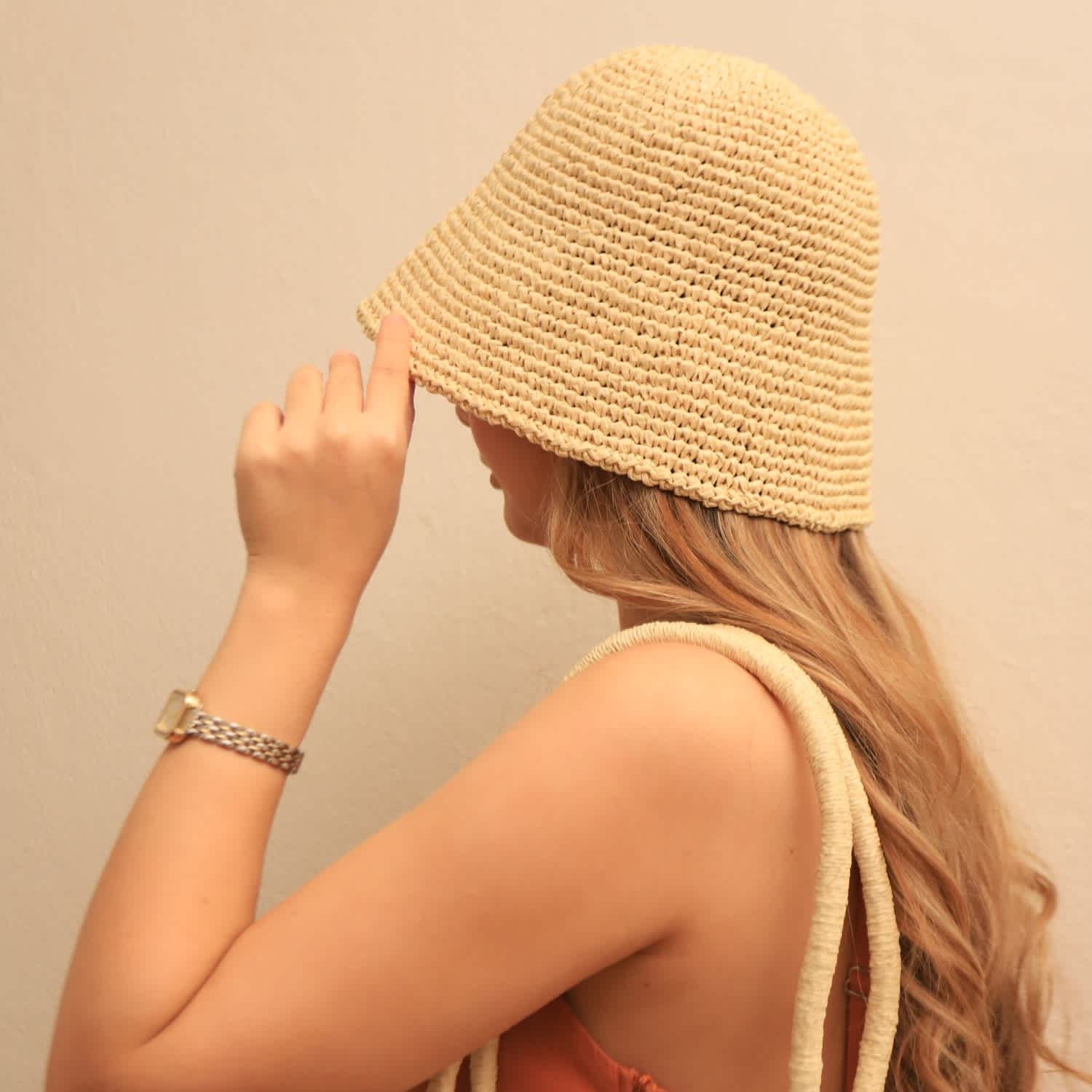 beige-bucket-raffia-