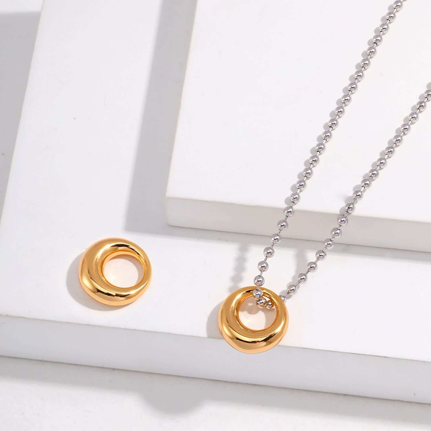 Ring shaped pendant discount