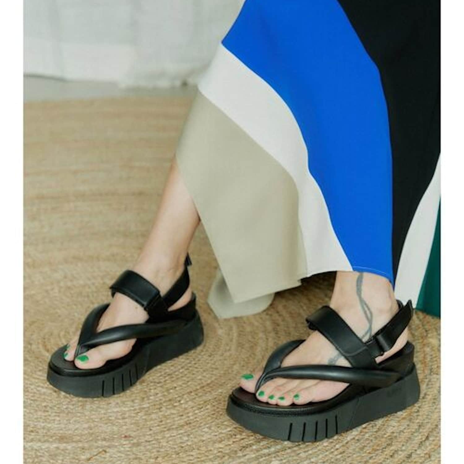 Delta Tong Black | United Nude | Wolf & Badger
