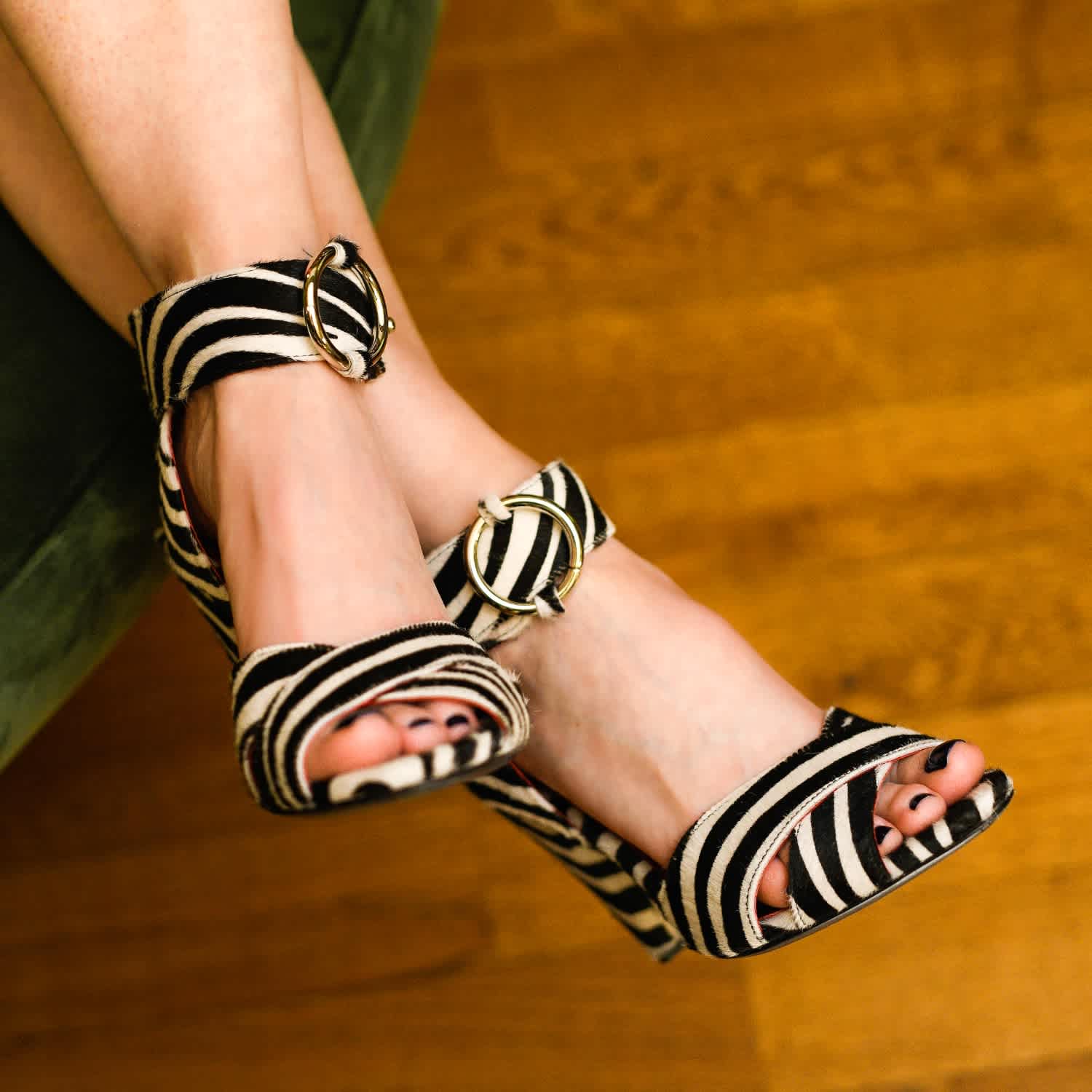montana-black-white-zebra-  display picture 2