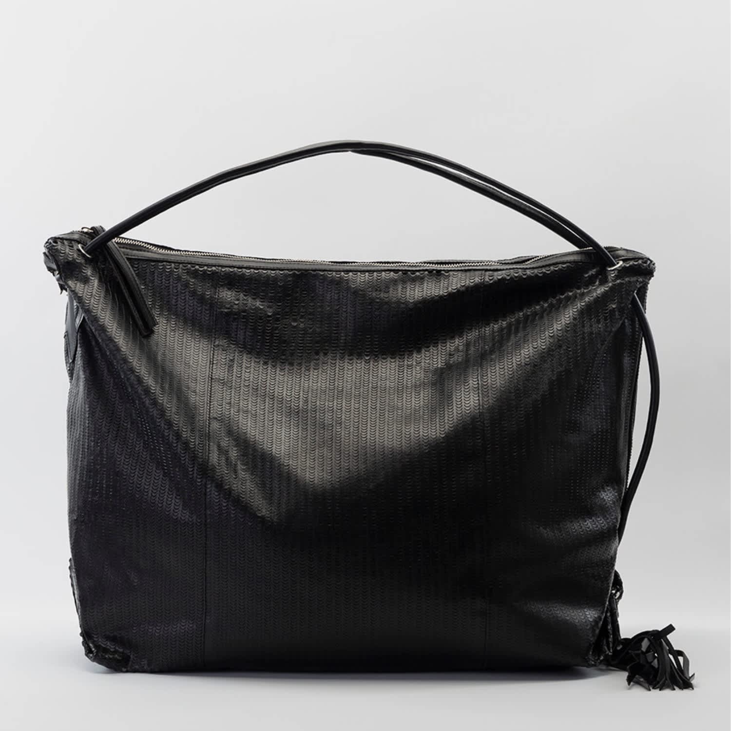 Extra Large Slouchy Sling Bag. Black Leather | JUAN-JO