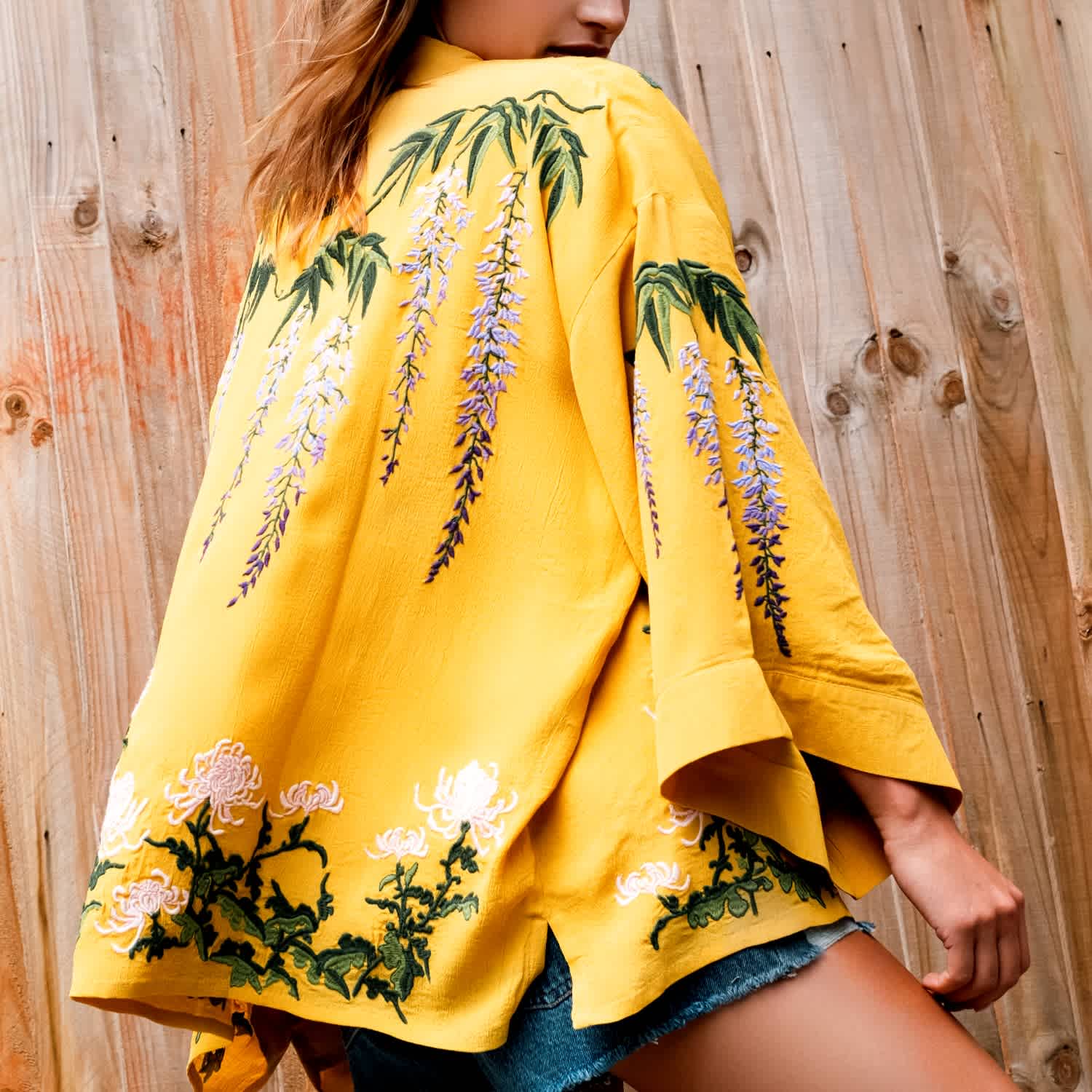大特価！早い者勝ち！MINI KIMONO！豪華！刺繍仕上げ！ Wisteria & Chrysanthemom Embroidered Mustard Fully Lined Short