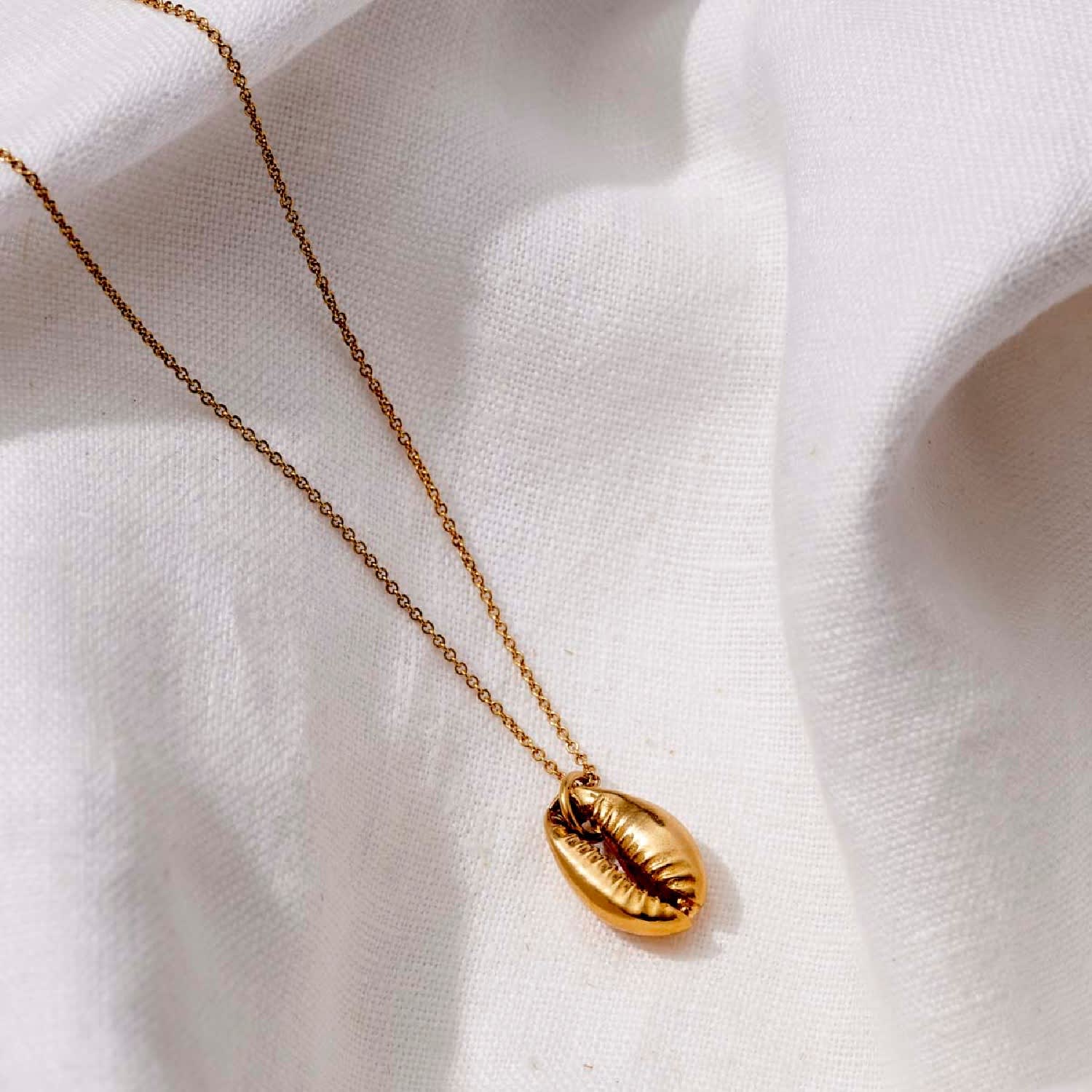 Cowrie 2024 necklace gold