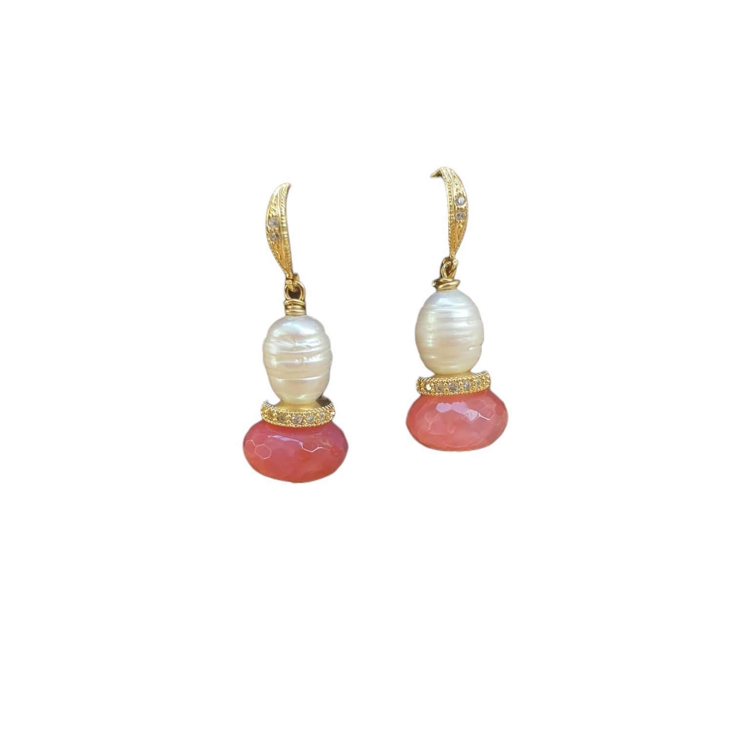 Way To Chic Women's Pink / White / Gold Timeless Pearl & Pink Agate Earrings With Golden Details In Gold