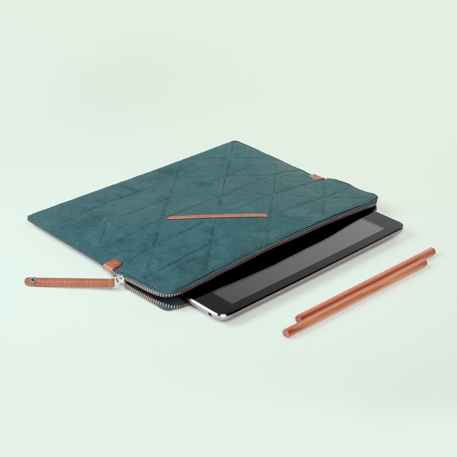 Taamaa Women's Green Large Trigon Sleeve Bag