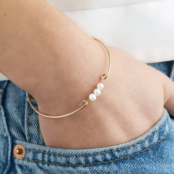 Lily & Roo Sterling Silver Cluster Pearl Bangle In Pearl
