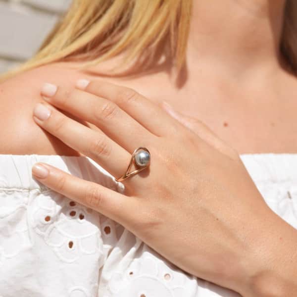 Neola Aurea Rose Gold Ring With White Freshwater Pearl In Gold