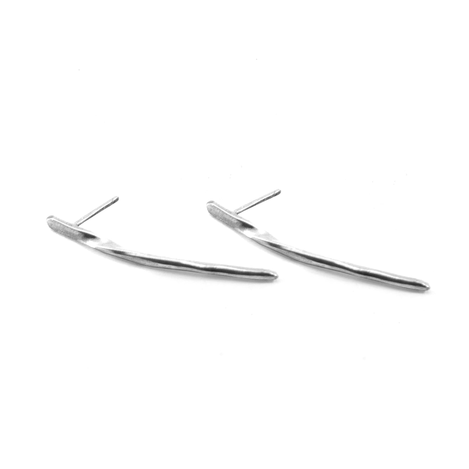 Anchor & Crew Women's Aria Long Twist Silver Earring Studs In Silver