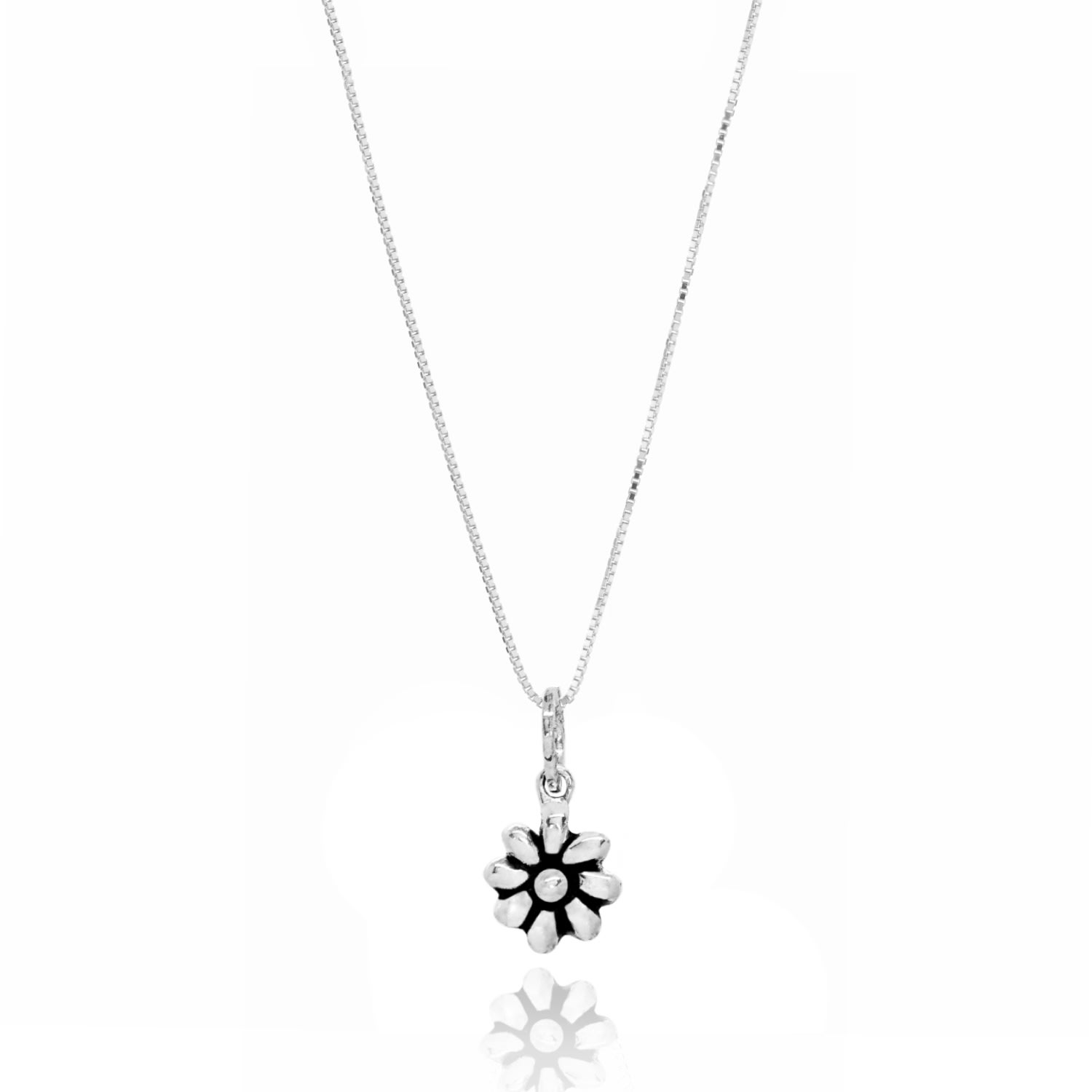 Unaloe Women's Elegant Flower-shaped Necklace In Sterling Silver